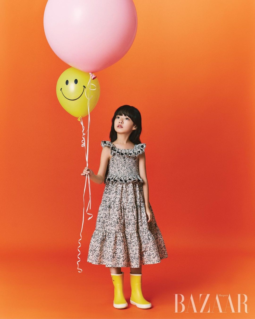 展現不輸專業模特兒的姿態