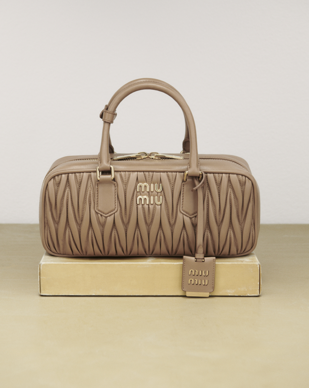 Miu Miu Matelassé納帕軟皮手提包