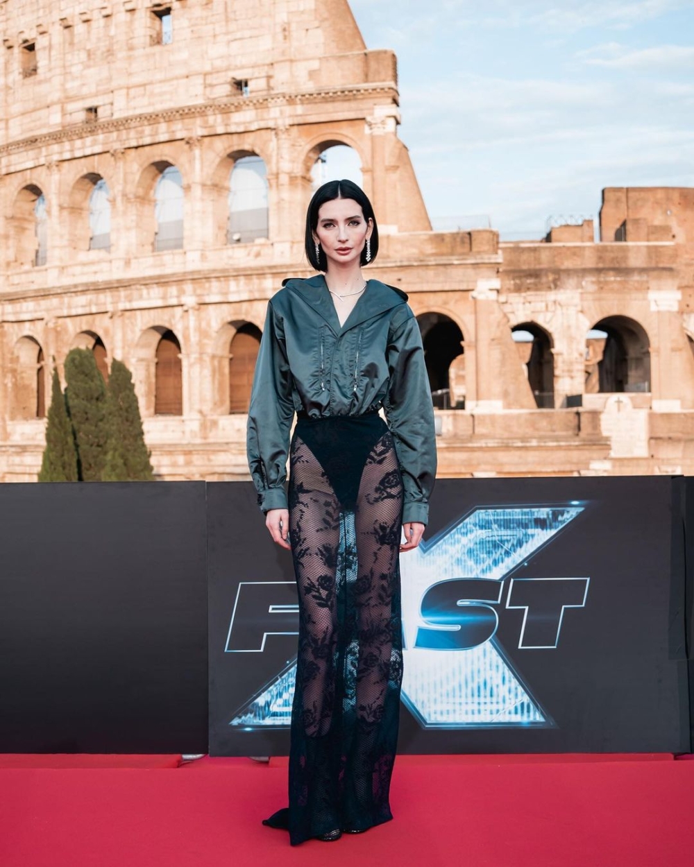 Meadow Walker在出席電影首映紅毯時穿上的透視裝。