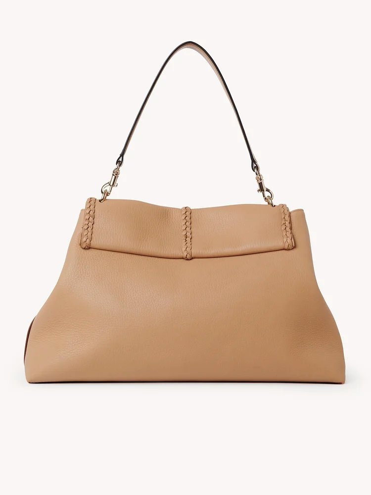 背面的Penelope Large Soft Shoulder Bag。