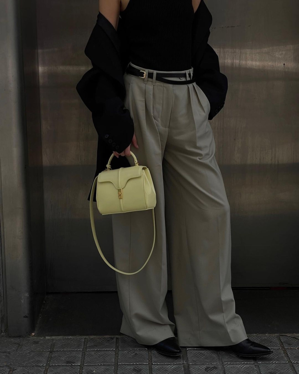 時尚博主Jess Alizzi 也將它加入在穿搭之中。