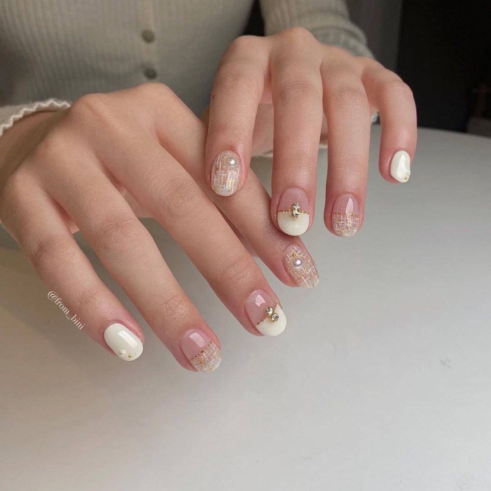 白色放在指尖上是最好搭又襯膚色的首選