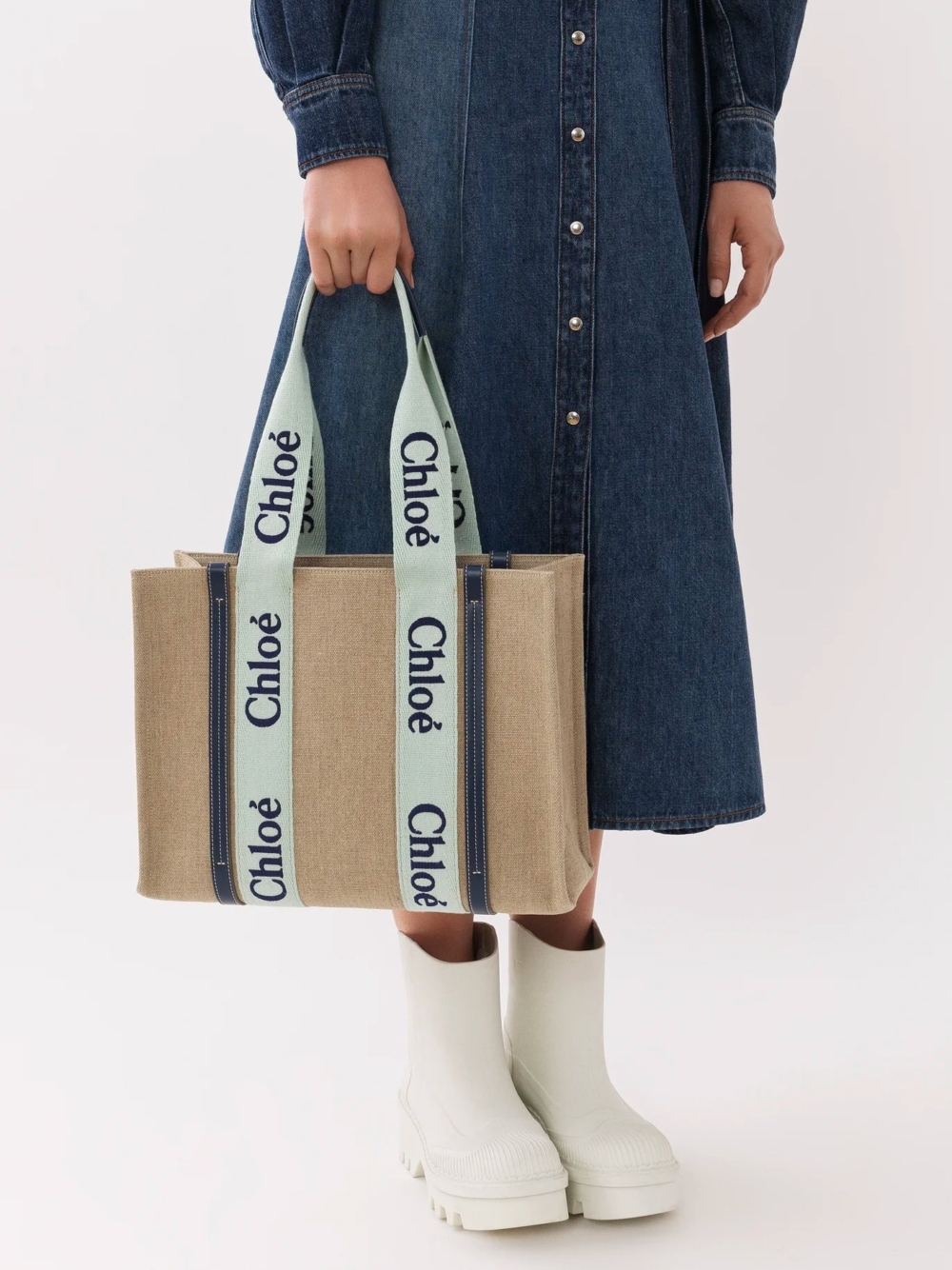 百搭的帆布袋依舊是大家的喜愛的款式。