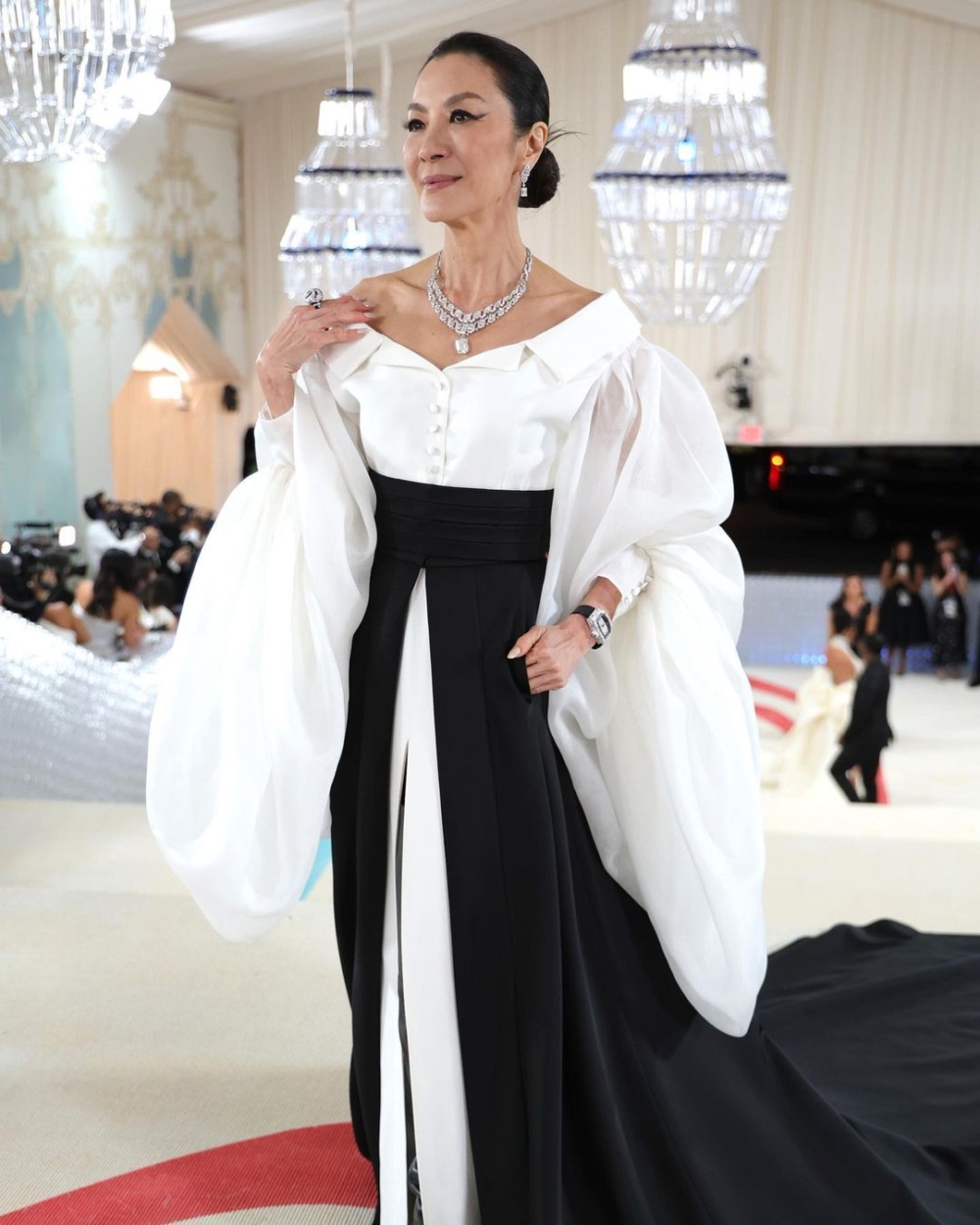 楊紫瓊穿上Karl Lagerfeld的設計。