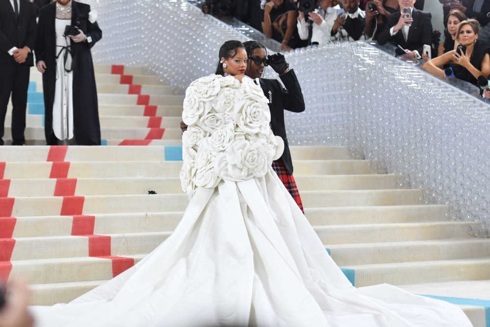 Rihanna選擇穿上Valentino。