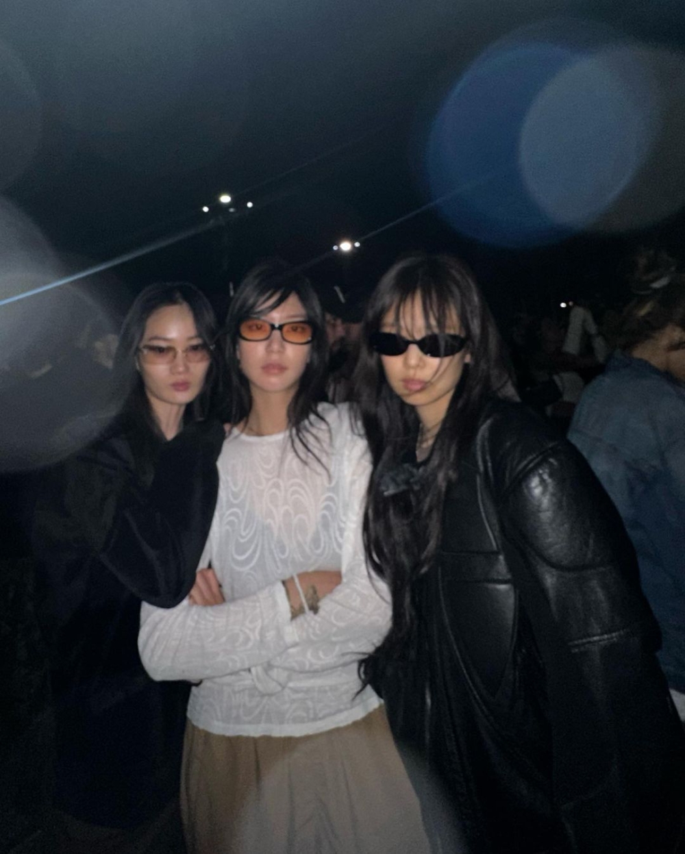 你也能嘗試有色太陽眼鏡。