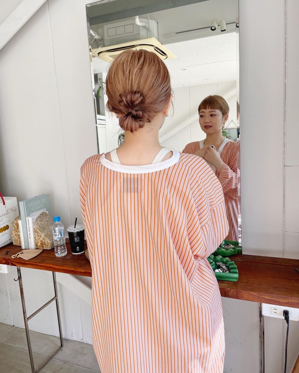 三耳花瓣式「低髮髻」稍微有些技巧