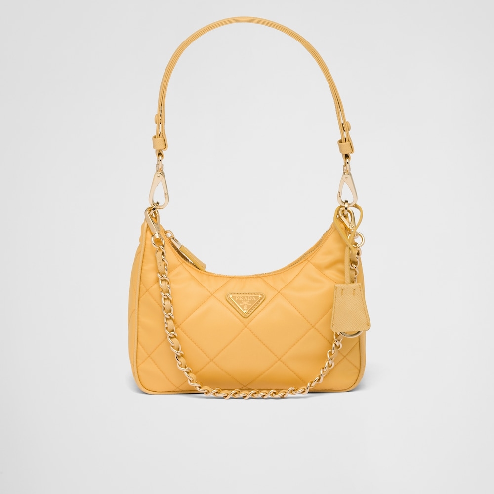 簡潔式的設計搭配亮麗色彩,讓整體造型脫穎而出