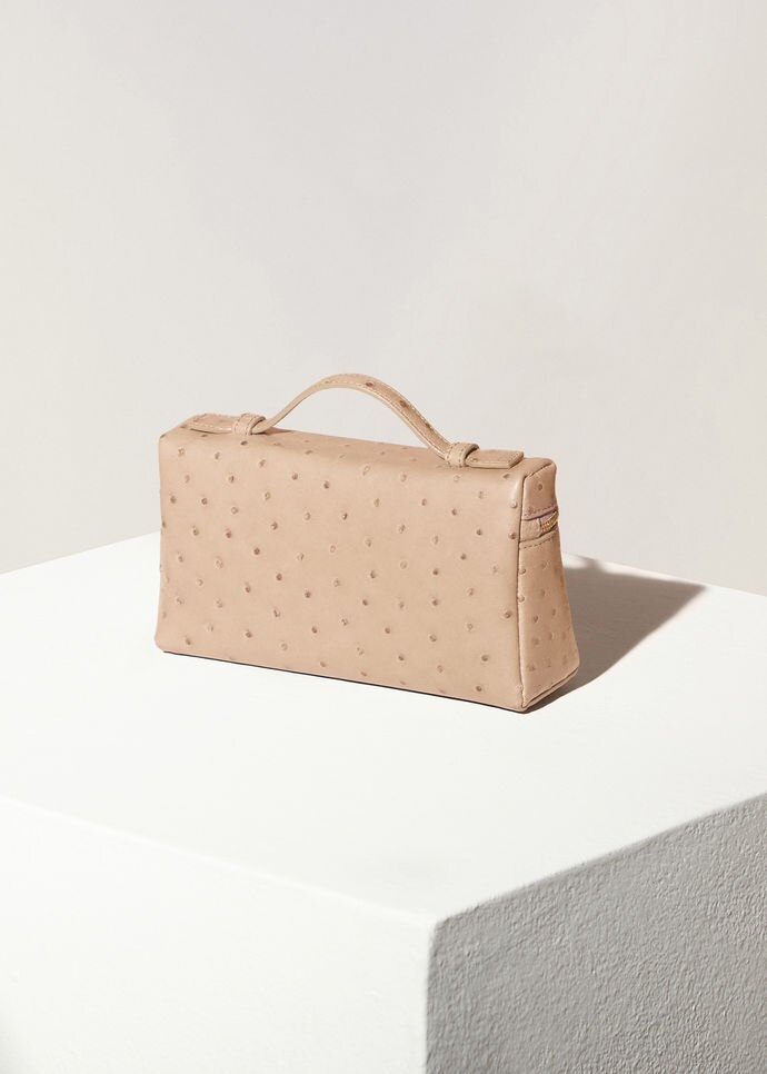 乘載著低調、簡約的設計。