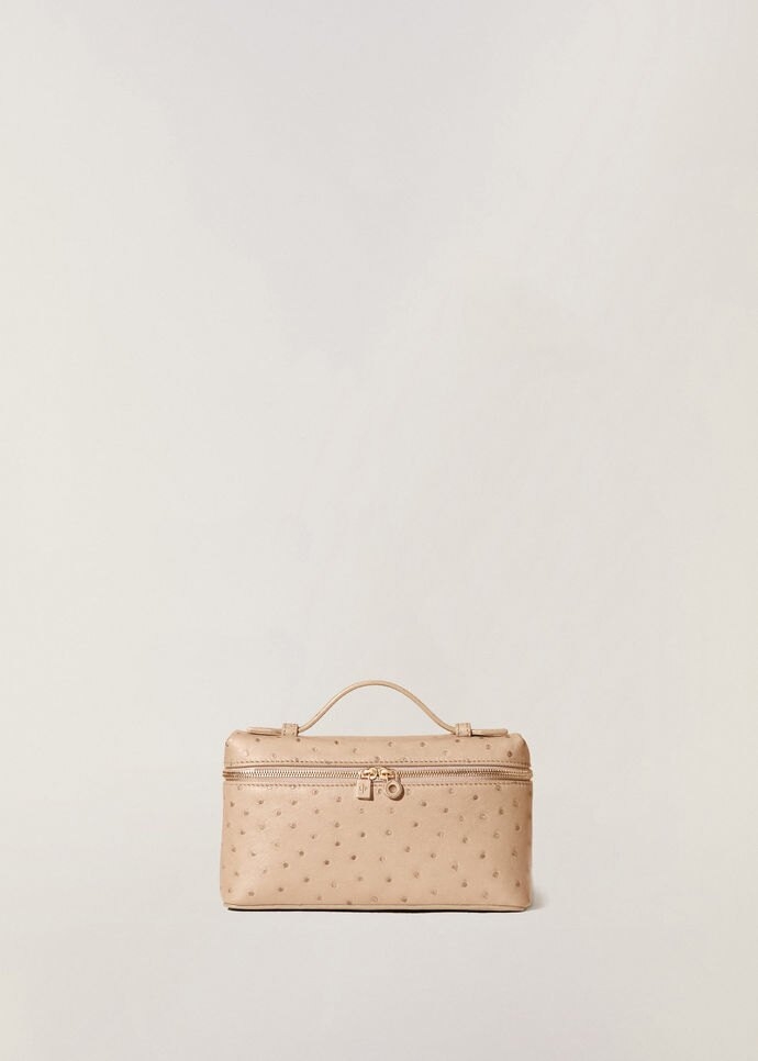 2023春夏系列中的Extra Pocket Pouch L19。