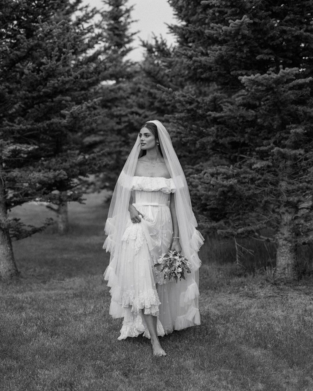 放棄婚鞋赤腳完婚