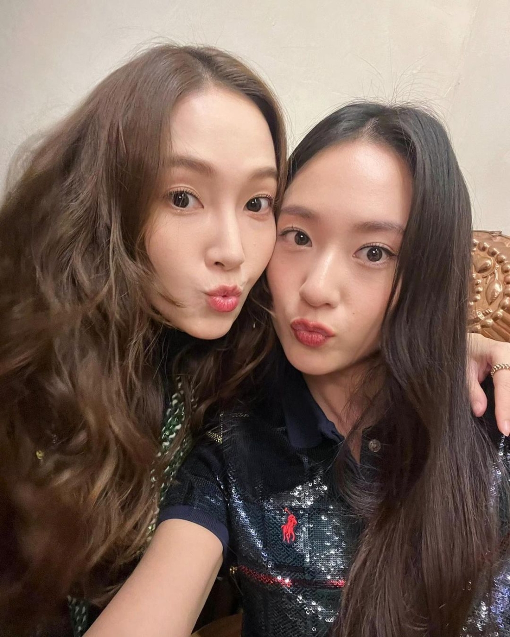 Krystal與親姐姐Jessica感情很好！Jessica曾指她的妹妹是不化妝也很美的人。