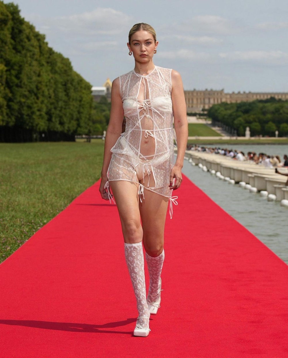 Gigi Hadid這次也為Jacquemus走秀。