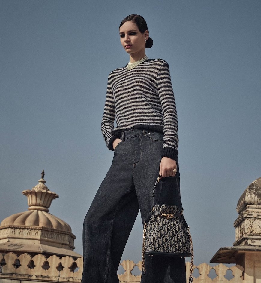 這款水桶包也是品牌的主打款。