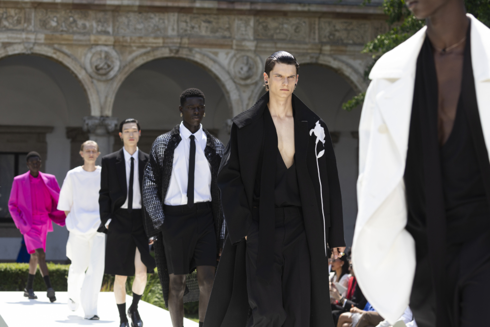 象徵著變革的花朵借鑑日式金繼工藝手法