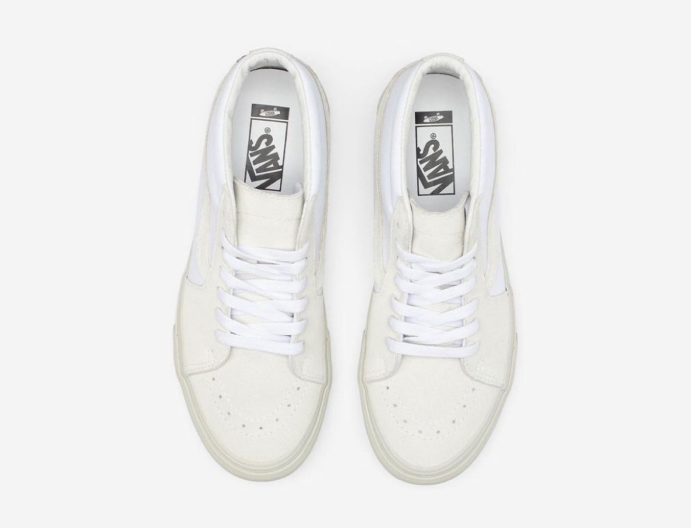 奶茶色咬標搭配柔軟皮革內襯