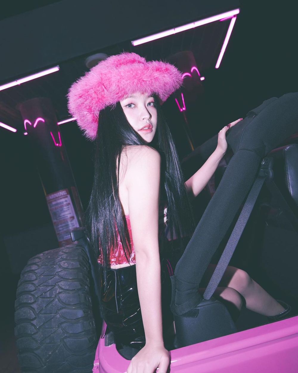 當時年僅16歲的Yeri於單曲《M! Countdown》作為出道初舞台,擔任隊內的副唱與副饒舌擔當