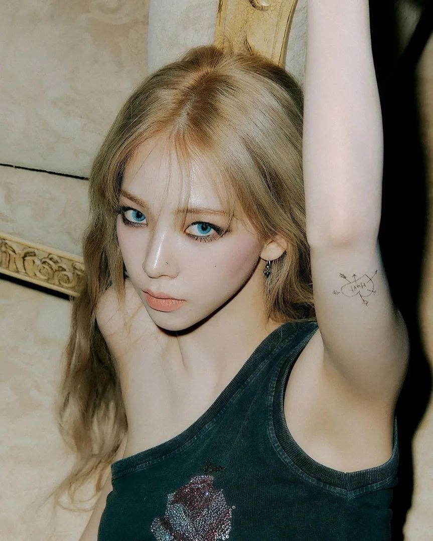 主打曲《Spicy》MV多變的造型相當吸睛