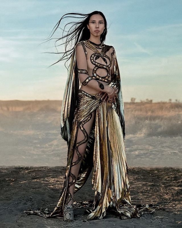 年僅21歲的Quannah Chasinghorse是阿拉斯加的哥威迅人