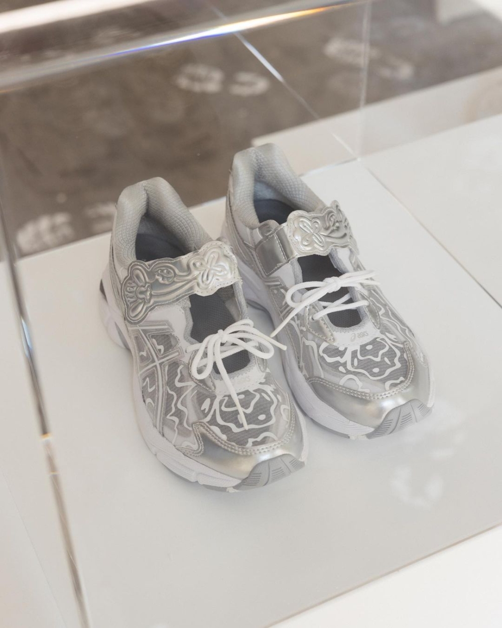 Cecilie Bahnsen × ASICS銀色款