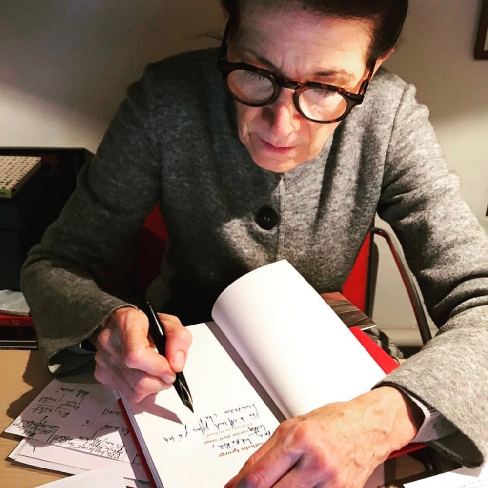 目前已移居紐約展開新的人生