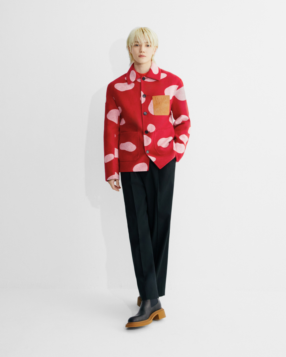 本次LOEWE釋出的形象照。