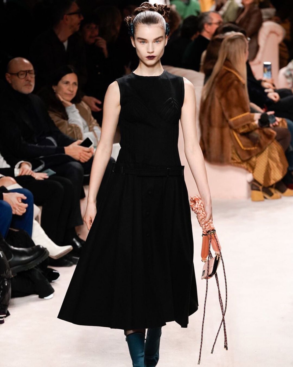 Meghan Roche為FENDI走秀