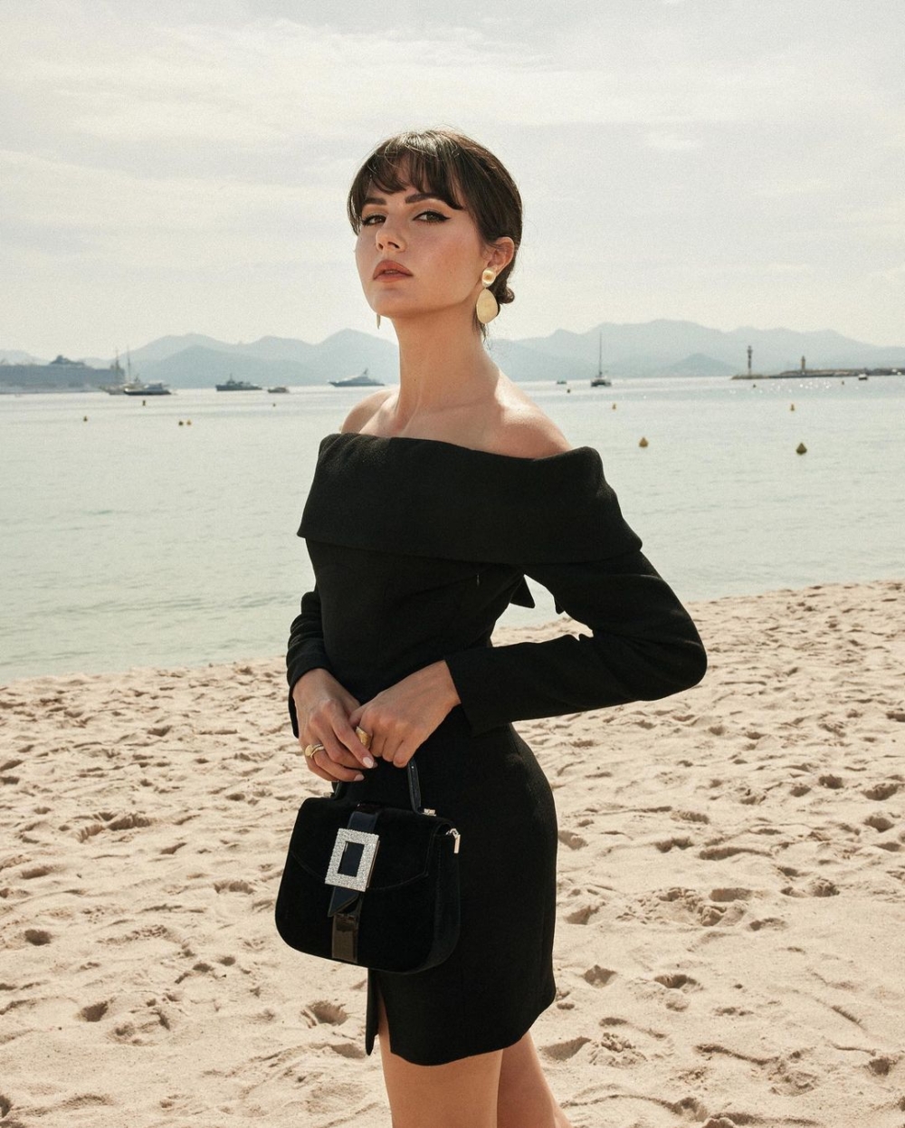 Paola Cossentino示範的優雅盤髮。