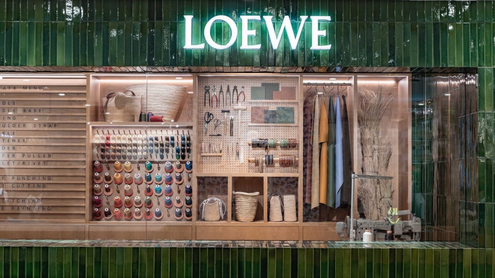 LOEWE推出首間「LOEWE ReCraft」。