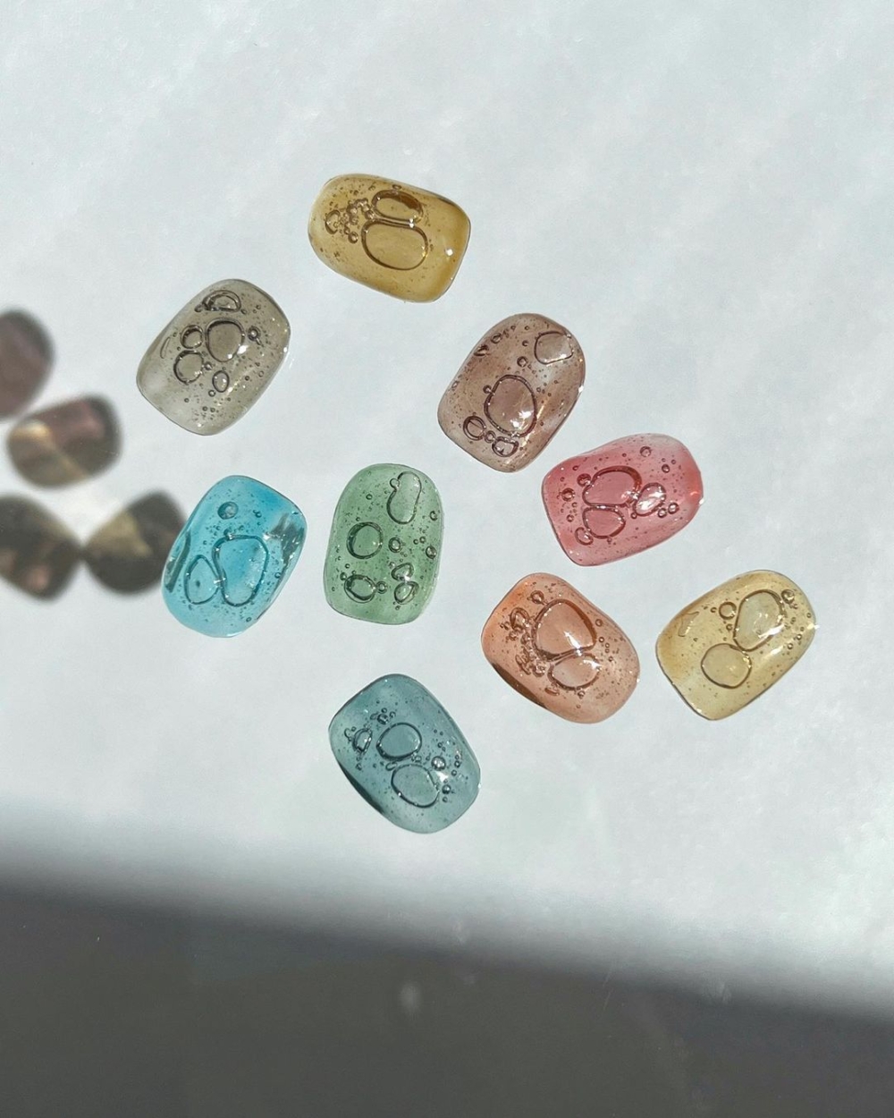 繽紛跳色泡泡美甲