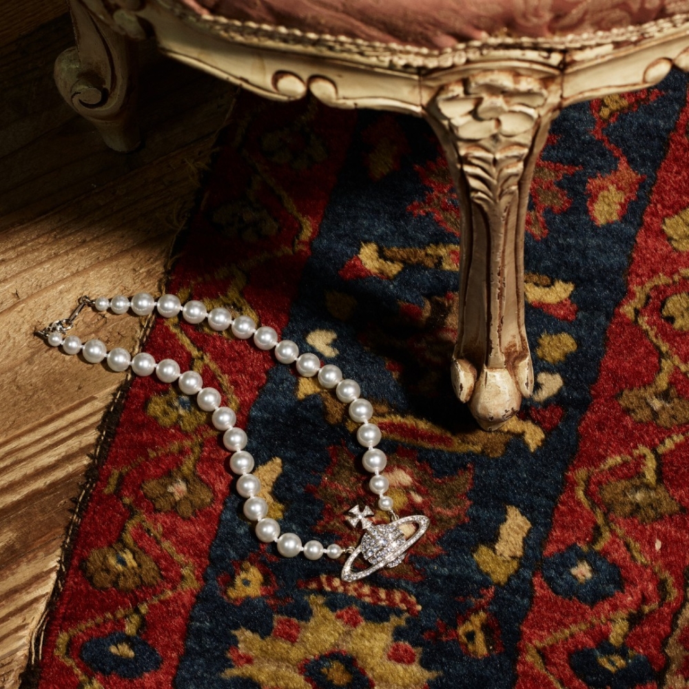 珍珠與土星標誌絕對是經典