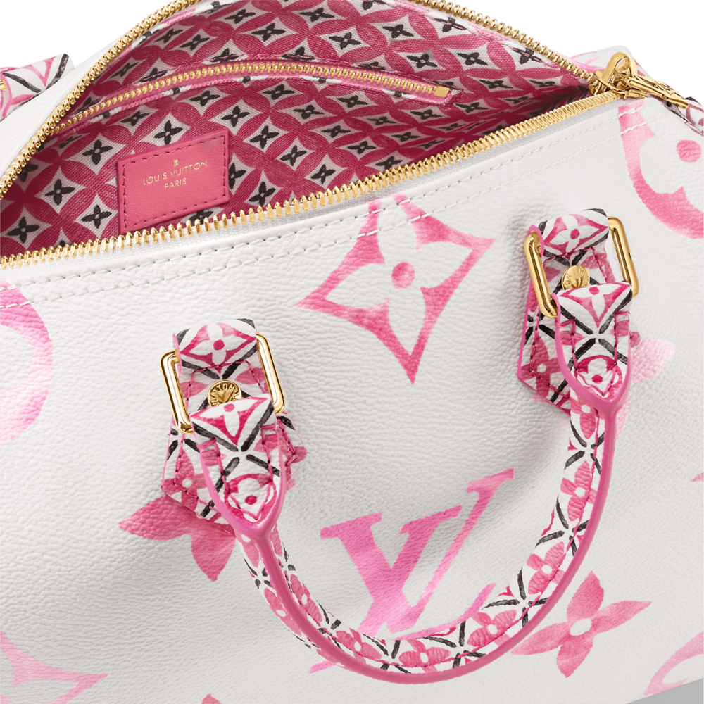 飾邊、手柄、手柄環和內襯則是以巴黎工坊的瓷磚為靈感設計而成的繁複圖案