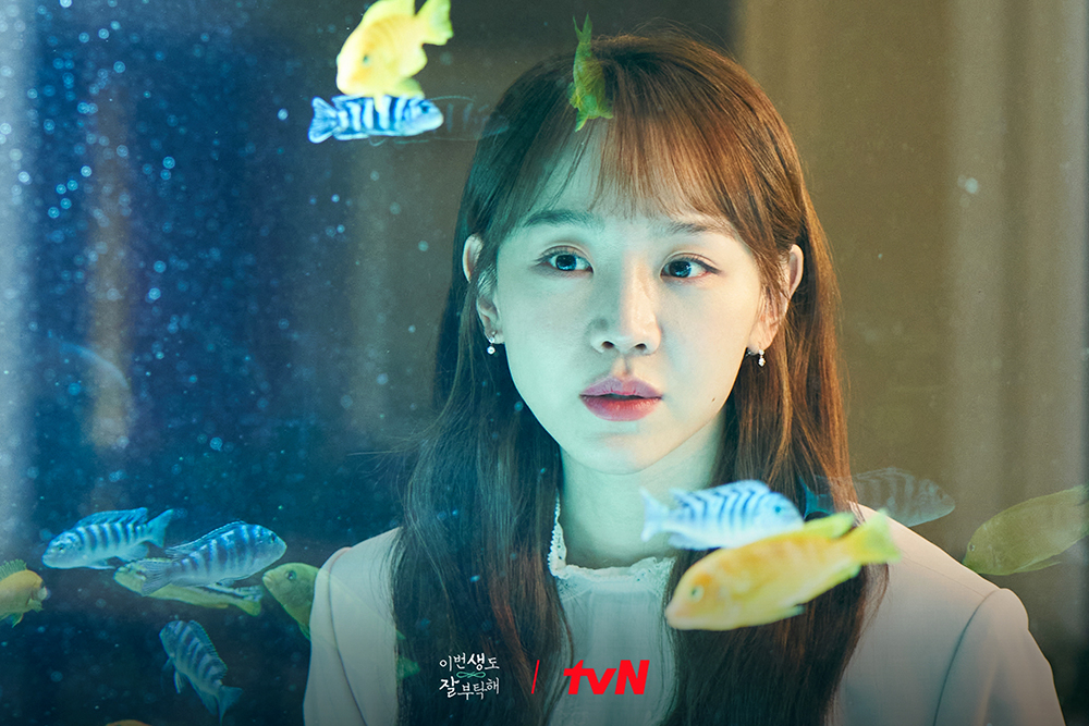 度貼近角度，申惠善除了染上棕啡色頭髮，更剪了瀏海髮型。