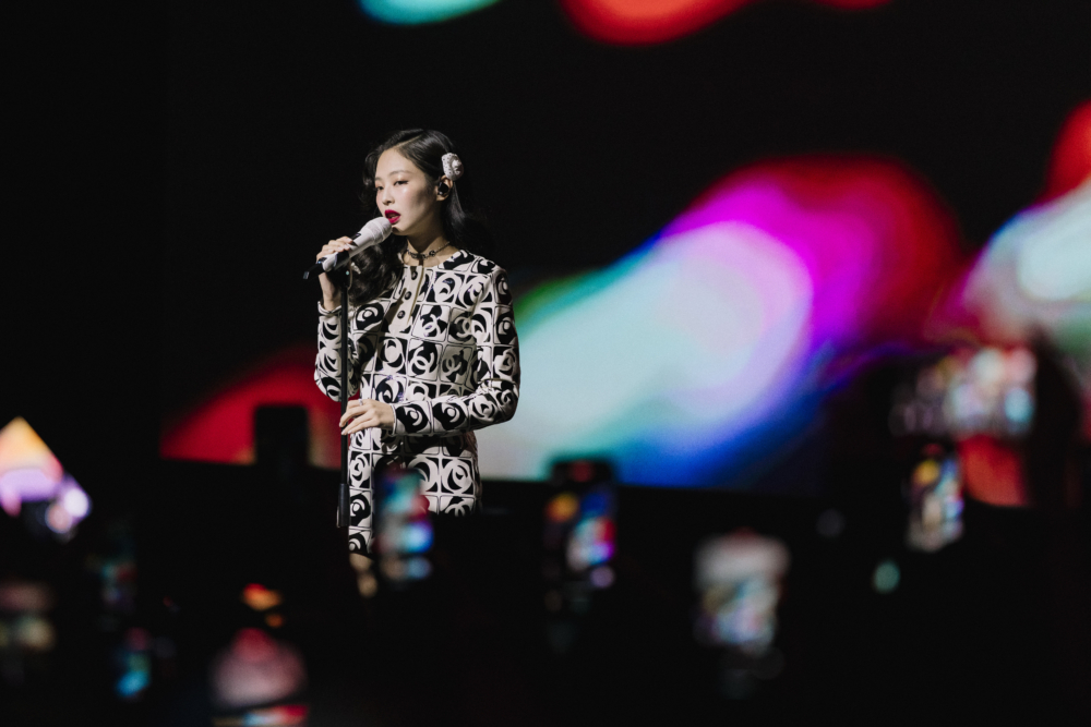 動人的歌聲與慵懶性感魅力讓現場的觀眾聽得如癡如醉