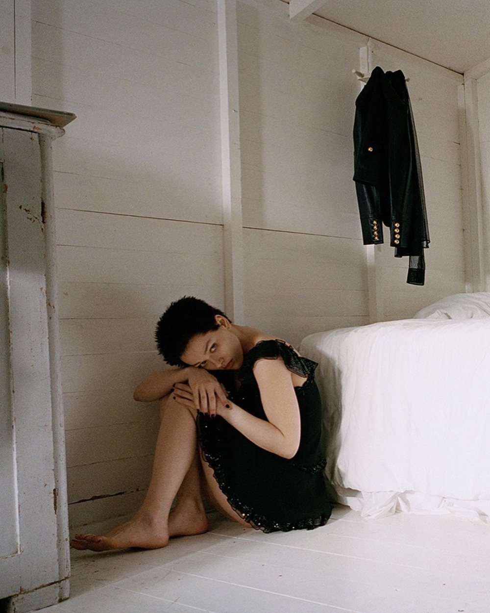 展現有如暗黑小精靈般的俏皮