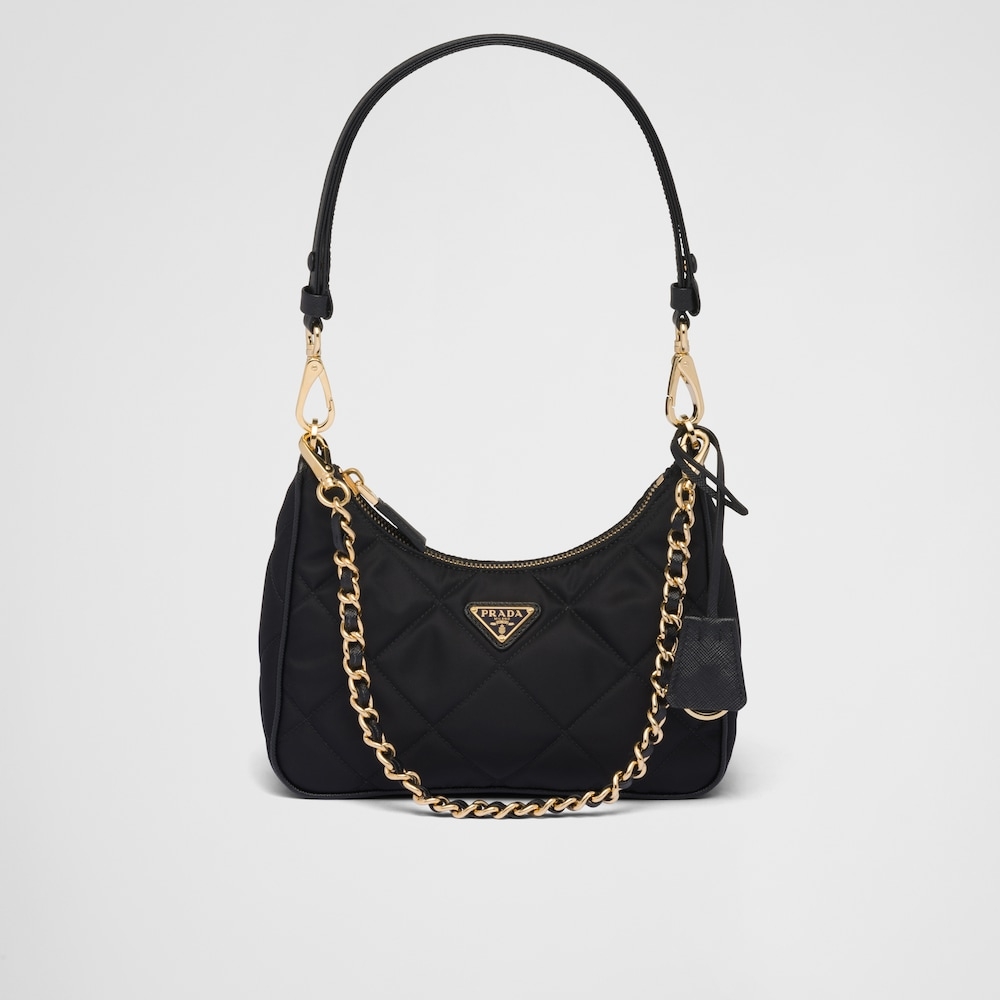 佐以正面塗琺瑯金屬三角形徽標