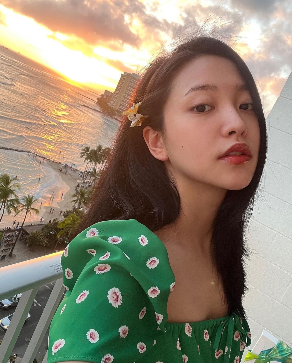 Yeri以「SM Rookies」的身份出演Red Velvet的出道單曲《Happiness》MV