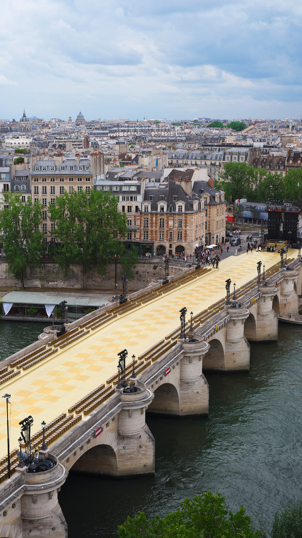 這次大秀的地點。