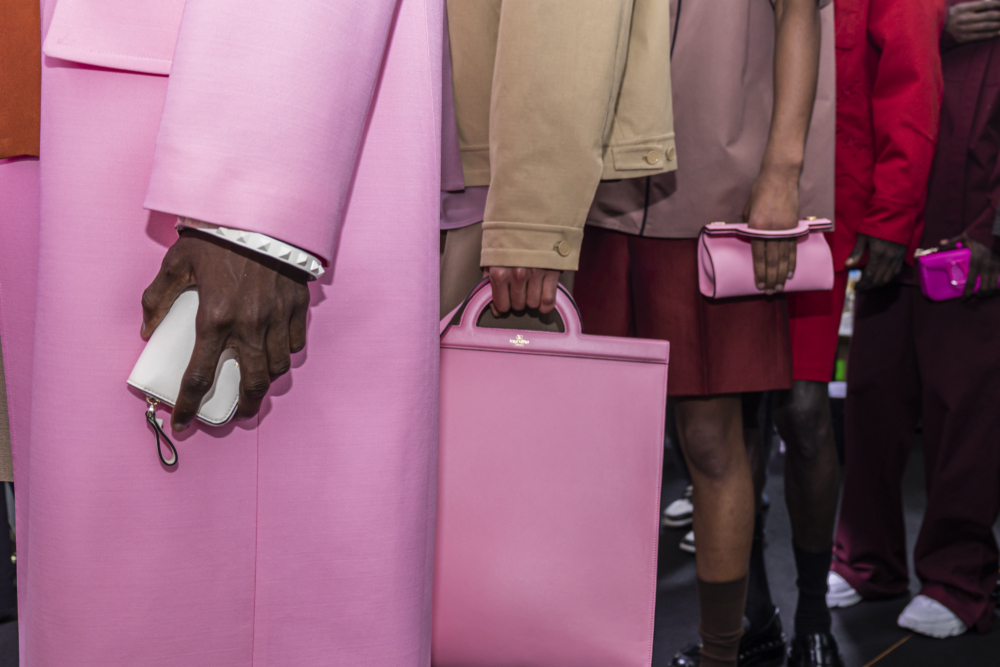 粉色也是本季 Valentino 配色重點