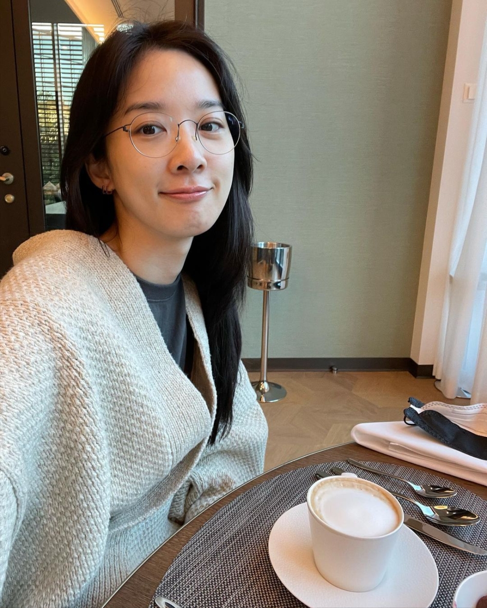 李清娥的肌膚太好了,經常都會素顏自拍曬照。