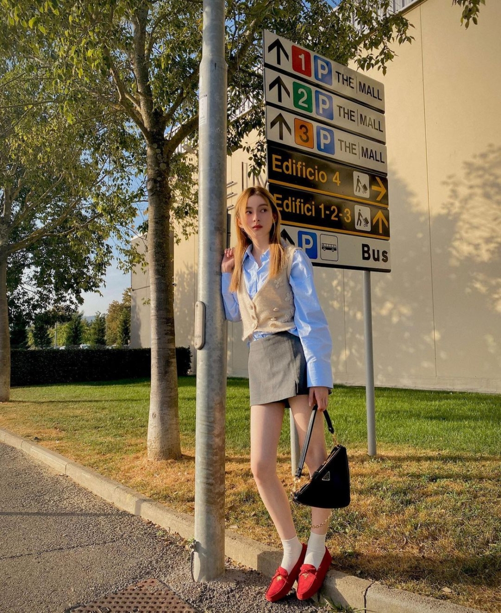 Prim Chanikarn的日常穿搭襯衫 × 短裙