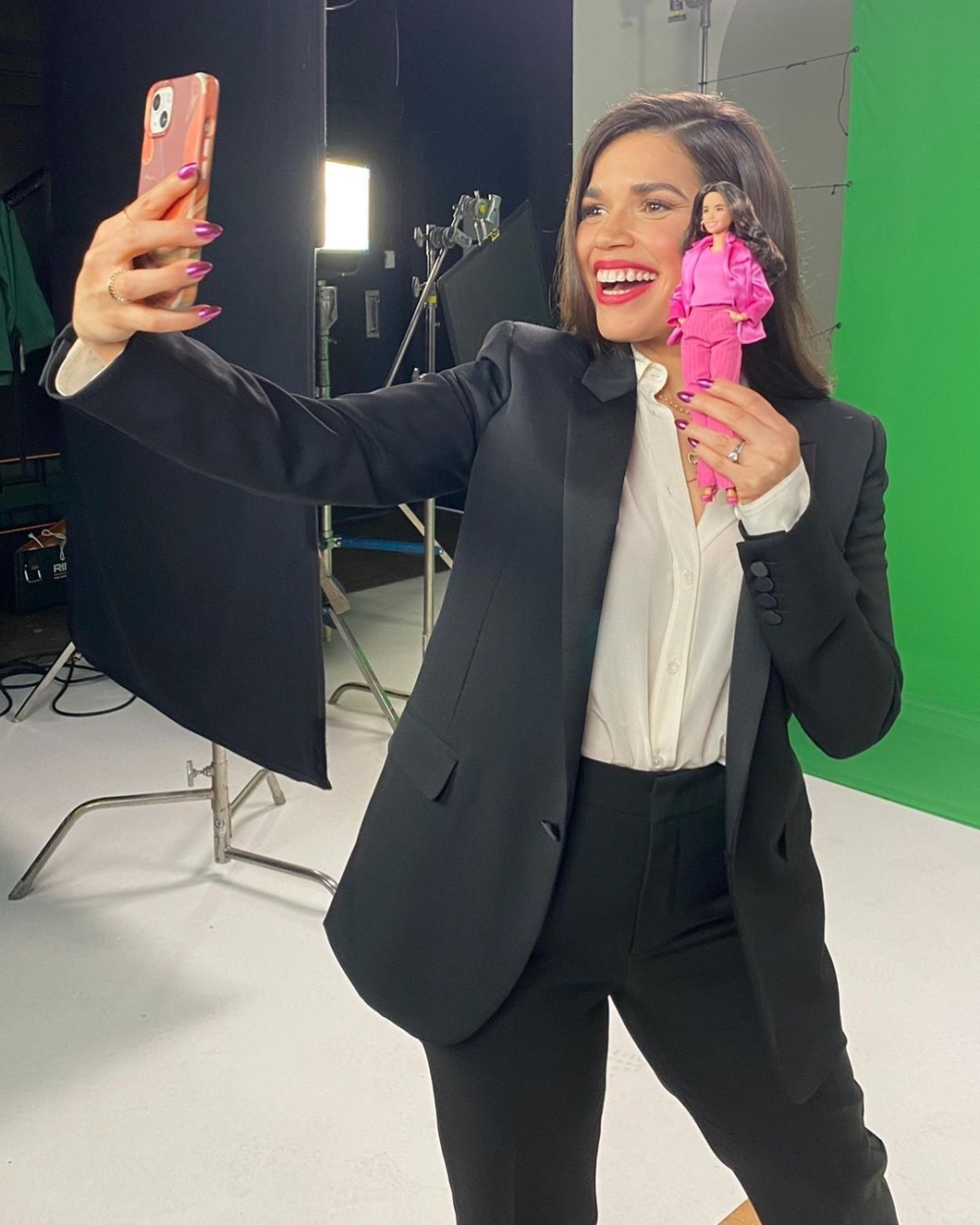 America Ferrera因家境因素從小並未擁有過芭比娃娃