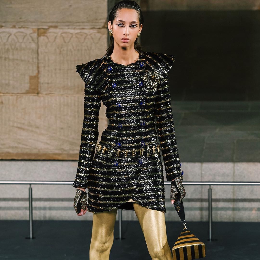 成為CHANEL御用的模特兒。