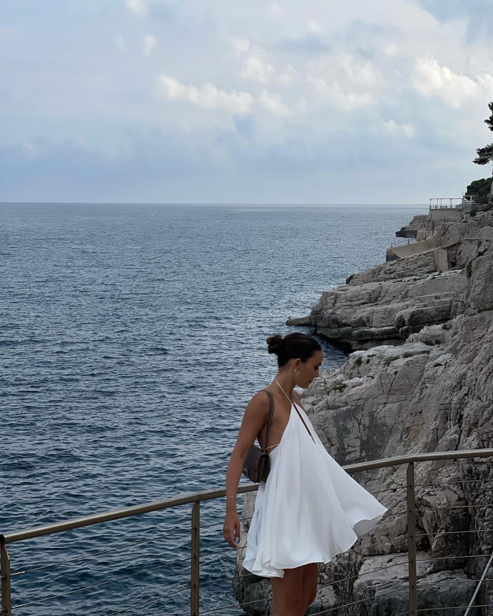 白色調的度假洋裝不能缺少!