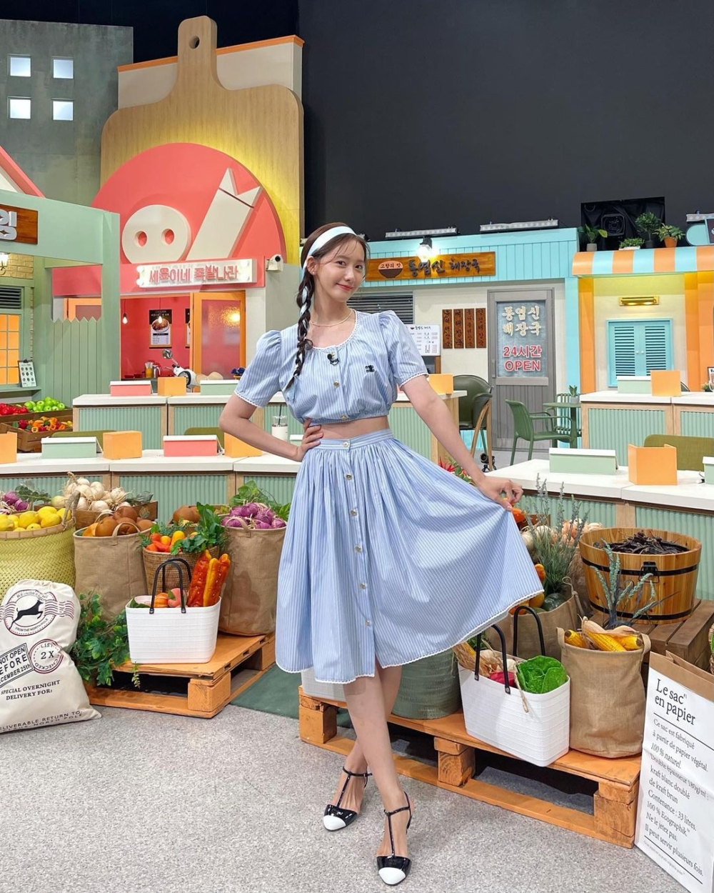 可優雅可夢幻的澎袖洋裝無疑是造型的點睛之筆