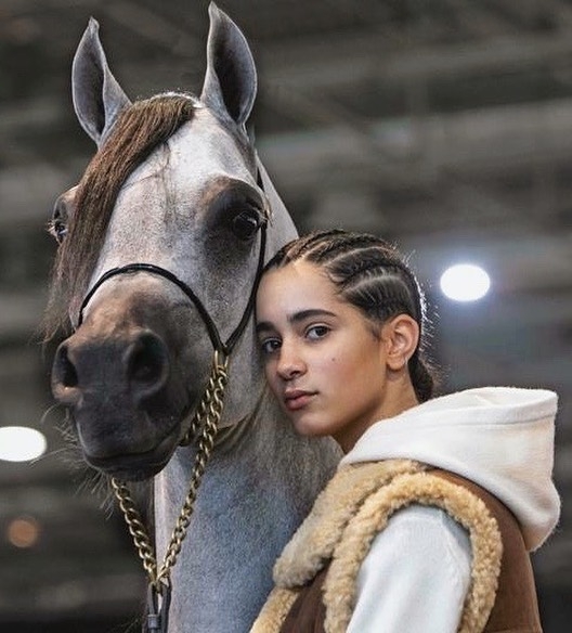 相當熱愛騎馬和馬術障礙賽
