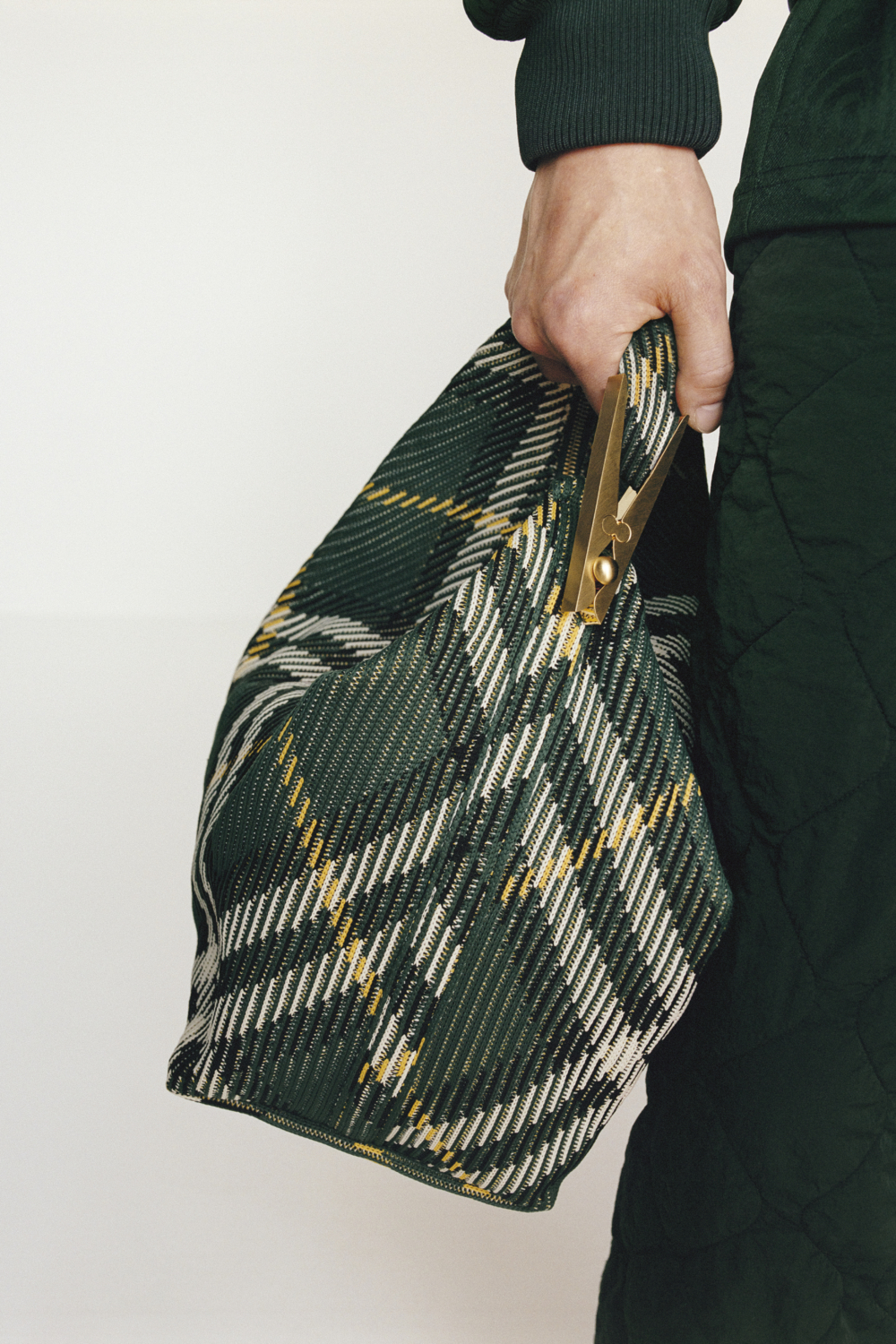 長春藤綠格紋便當包。