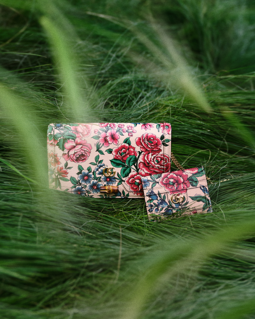 換上「花卉印花」的款式。