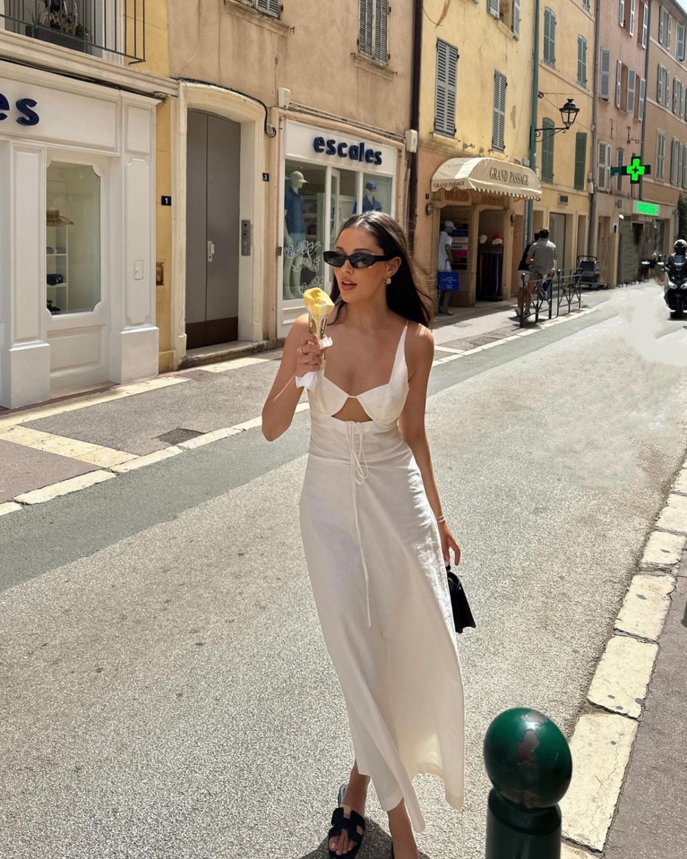 淺色的最適合穿去度假!