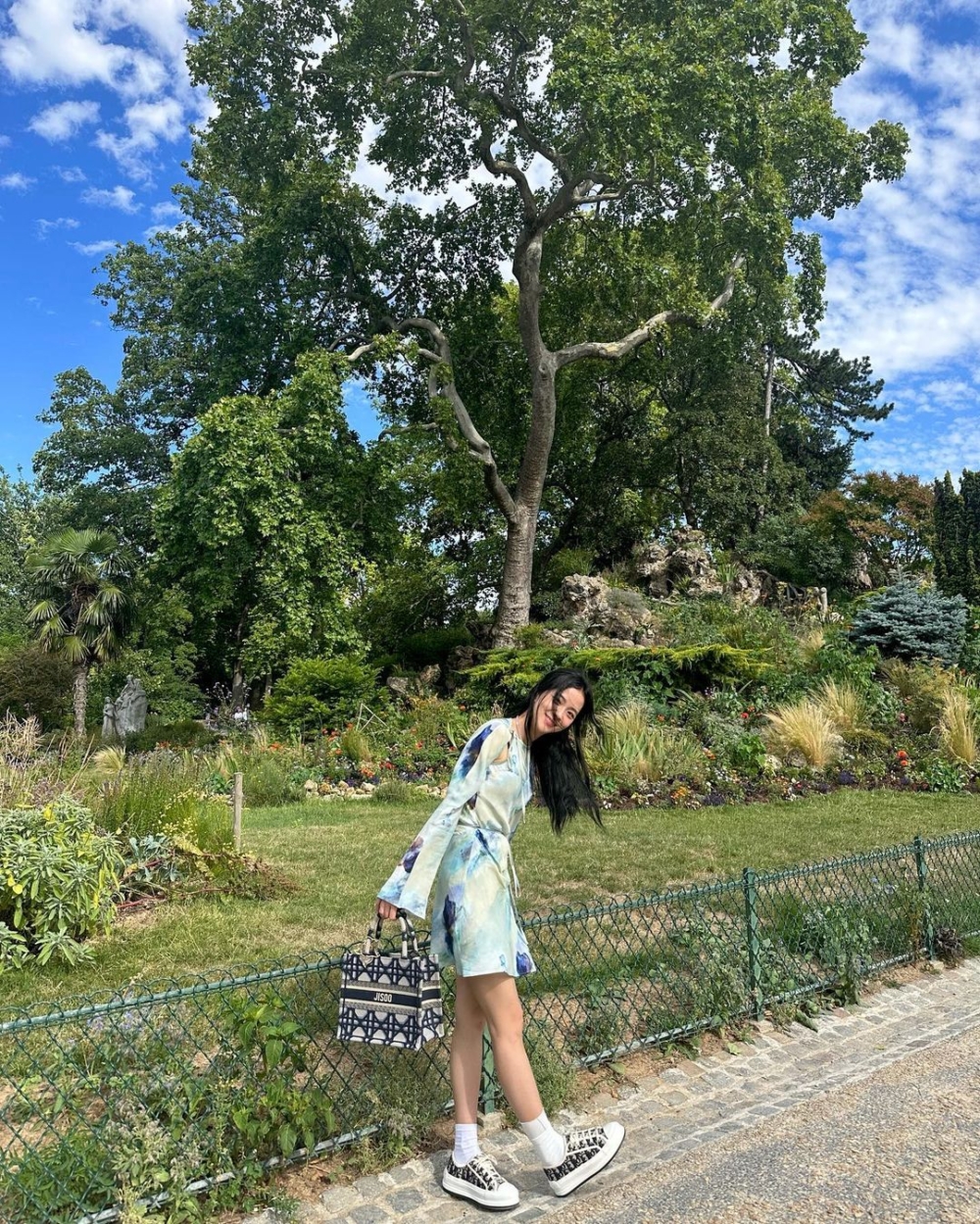 時髦的設計來自Acne Studios。